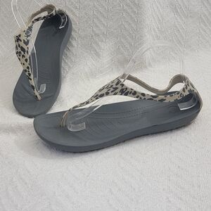 Crocs Serena Sexi Flip Flop Thong Strappy Sandals Size 10 Cheetah‎ Animal Print